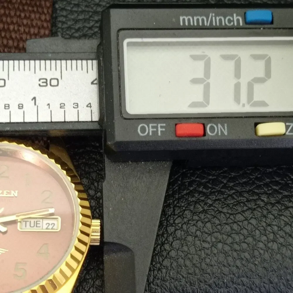 Vintage 1990 Citizen Automatic Mens Gold Watch W/daydate & Brown accents